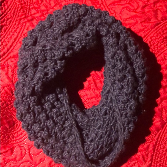 Divided infinity scarves - Picture 2 of 6